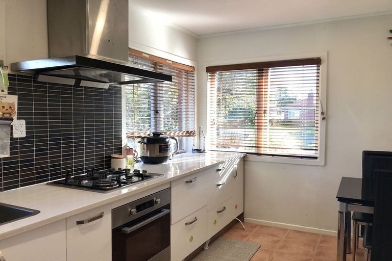 Photo of property in 15 Rixon Place, Te Atatu Peninsula, Auckland, 0610