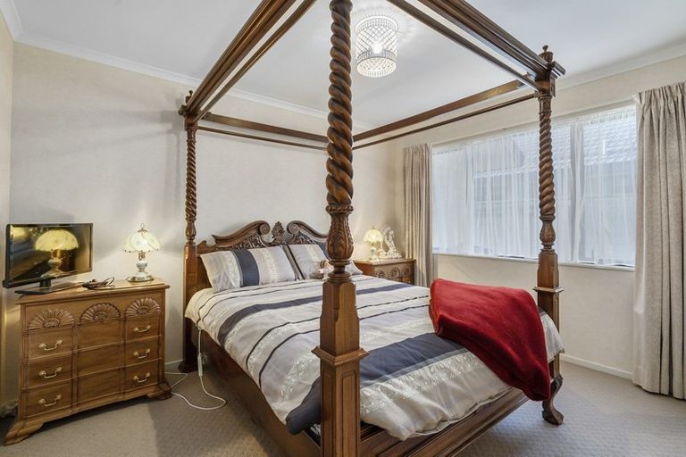 Photo of property in 25 Geneva Terrace, Kelvin Grove, Palmerston North, 4414