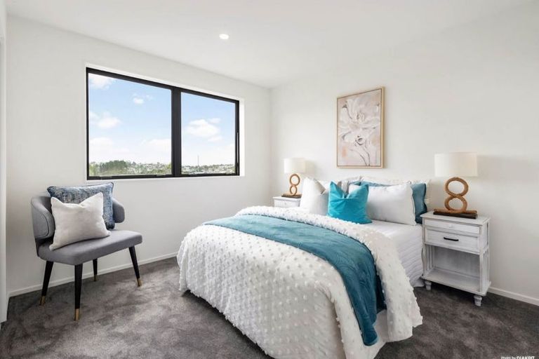 Photo of property in 6 Landsdale Place, Massey, Auckland, 0614