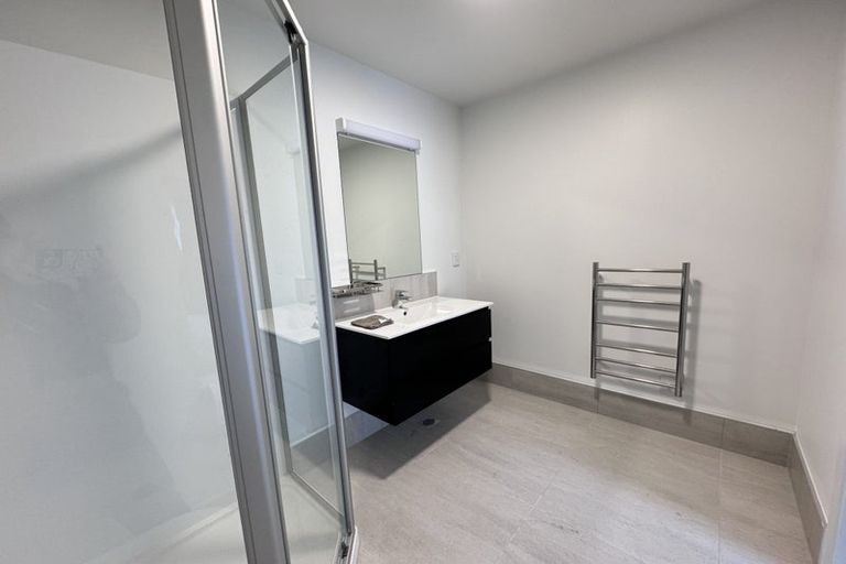 Photo of property in 2/11 Carlos Drive, Flat Bush, Auckland, 2016