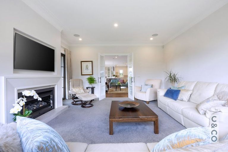 Photo of property in 8 Tauwaka Crescent, Riverhead, 0820