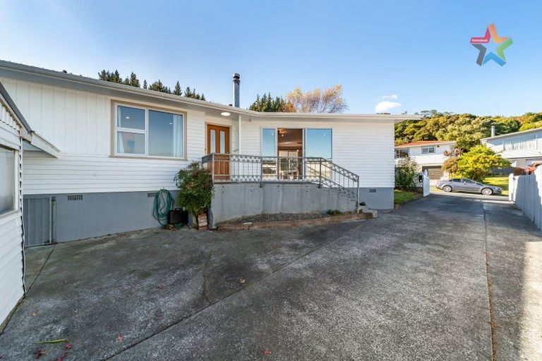 Photo of property in 11 Mimihau Grove, Wainuiomata, Lower Hutt, 5014