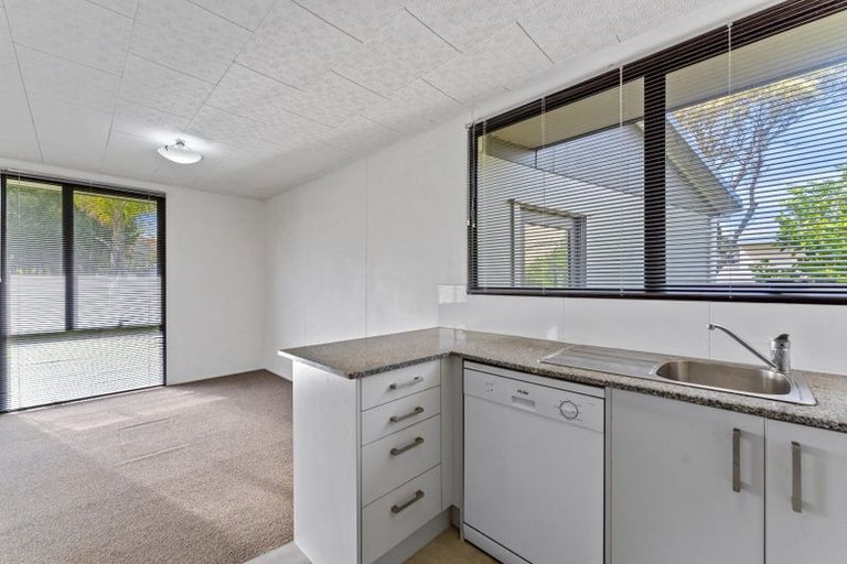 Photo of property in 28 Devonshire Road, Unsworth Heights, Auckland, 0632
