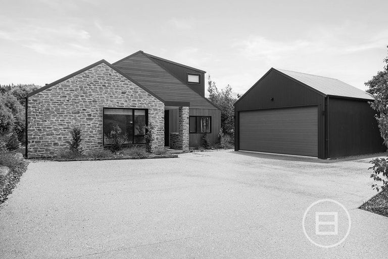 Photo of property in 6 Heuchan Lane, Wanaka, 9305