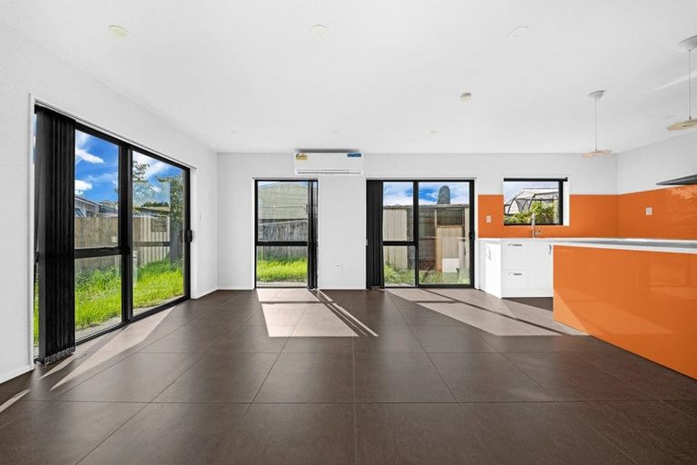 Photo of property in 1/25 Kennington Drive, Clendon Park, Auckland, 2103