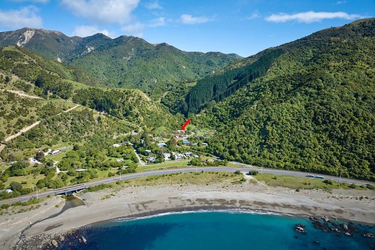 Photo of property in 17 Makura Road, Goose Bay, Kaikoura, 7374