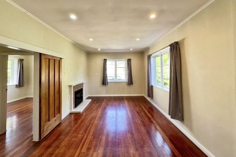 Photo of property in 39 Park Road, West End, Palmerston North, 4412