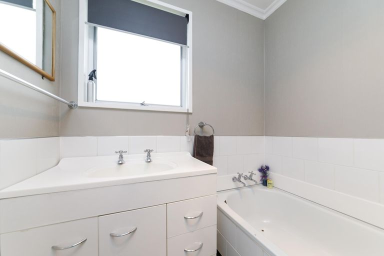 Photo of property in 24 Motuoapa Place, Kelvin Grove, Palmerston North, 4414