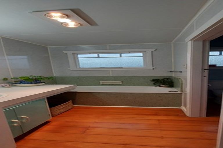 Photo of property in 11 Miranda Street, Stratford, 4332