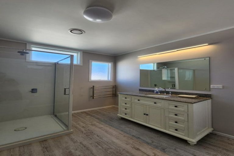 Photo of property in 464 South Road, Omata, New Plymouth, 4374