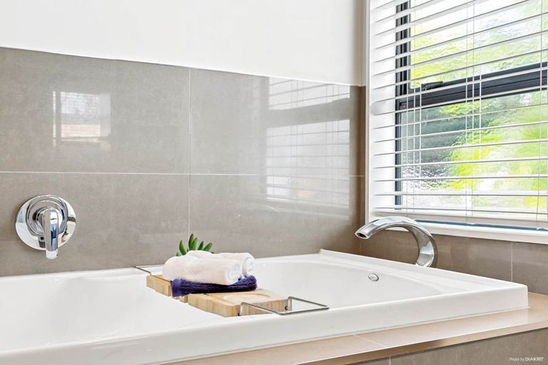 Photo of property in 13 Centorian Drive, Windsor Park, Auckland, 0632
