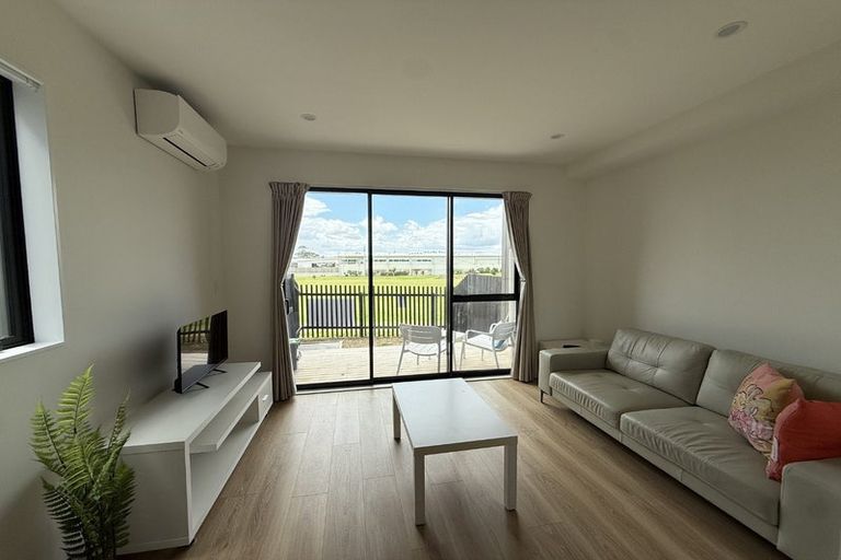 Photo of property in 12/17 Barneys Farm Road, Clendon Park, Auckland, 2103
