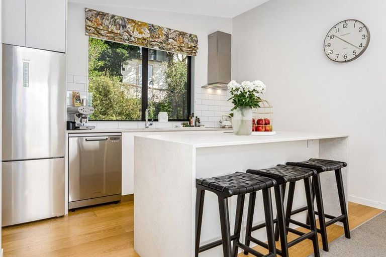 Photo of property in 1/18 Oriental Terrace, Oriental Bay, Wellington, 6011