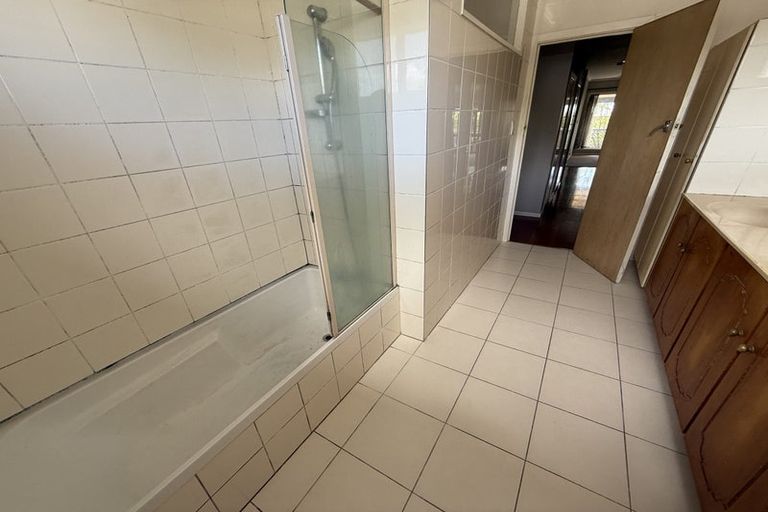 Photo of property in 64 Golf Road, New Lynn, Auckland, 0600