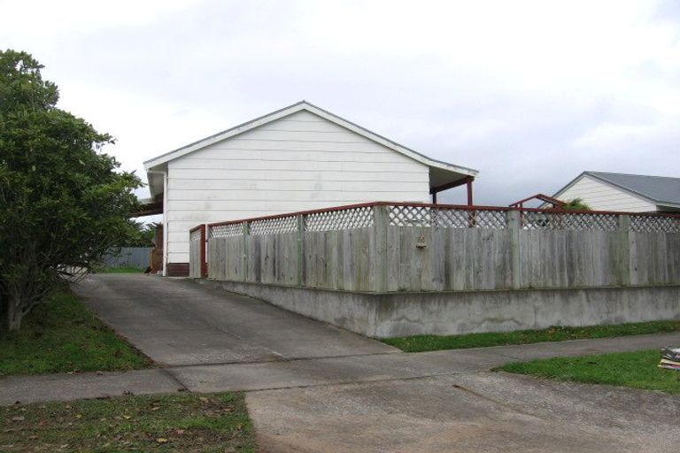 Photo of property in 80 Hillcrest Drive, Kelvin Grove, Palmerston North, 4414