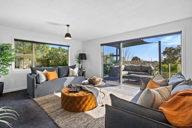 Photo of property in 9 Cabot Place, Frankleigh Park, New Plymouth, 4310