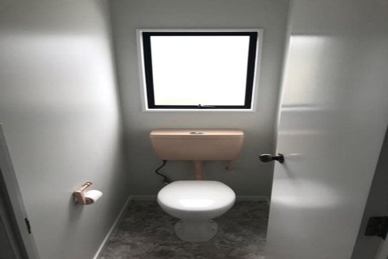 Photo of property in 1 Lowell Place, Massey, Auckland, 0614