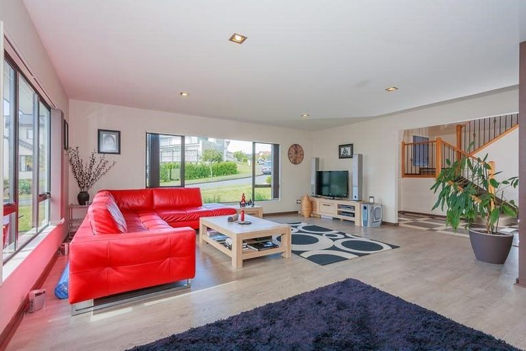 Photo of property in 52 Newbury Place, Schnapper Rock, Auckland, 0632