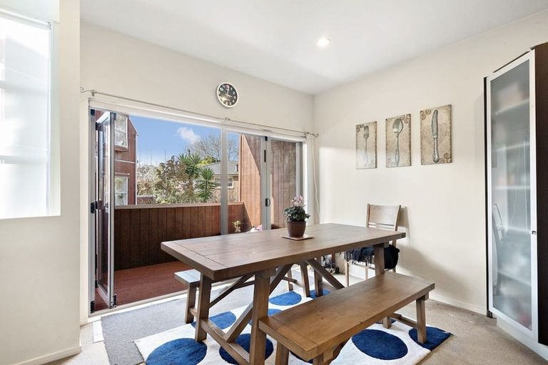 Photo of property in 76c Edmonton Road, Henderson, Auckland, 0612