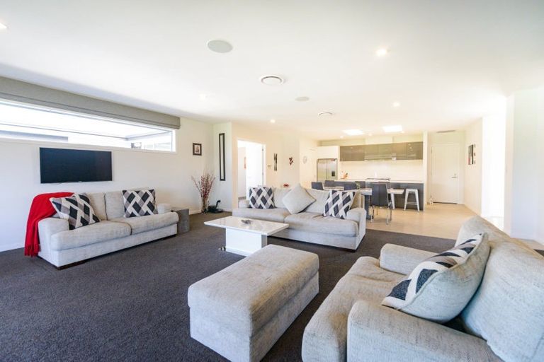 Photo of property in 33 Hartwell Drive, Kelvin Grove, Palmerston North, 4470