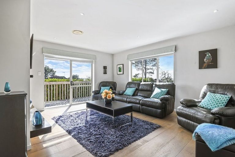 Photo of property in 7 Bushglen Court, Browns Bay, Auckland, 0630