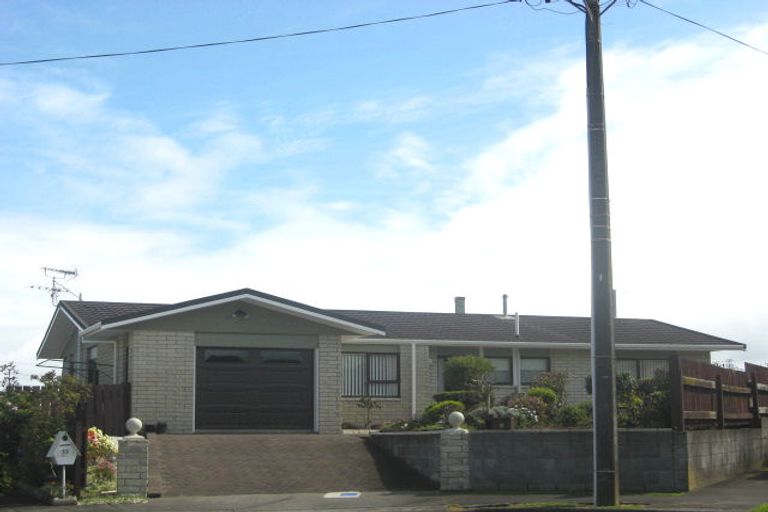 Photo of property in 15 Lydford Place, Spotswood, New Plymouth, 4310