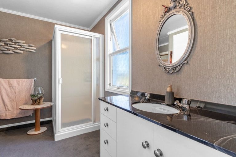 Photo of property in 4 Albert Street, Winton, 9720