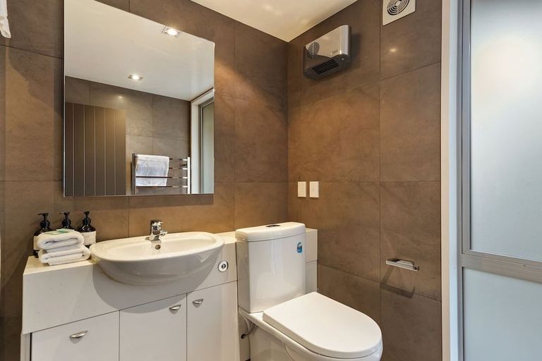 Photo of property in Rahiri Apartments, 1/23 Adelaide Street, Queenstown, 9300