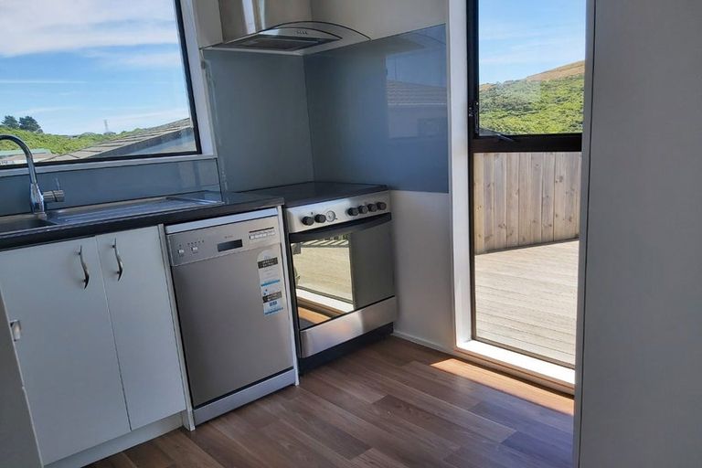 Photo of property in 41a Sunhaven Drive, Newlands, Wellington, 6037