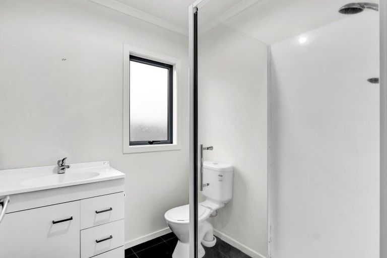 Photo of property in 15b Queens Road, Glen Avon, New Plymouth, 4312