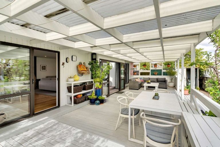 Photo of property in 10 Claxton Place, Saint Martins, Christchurch, 8022