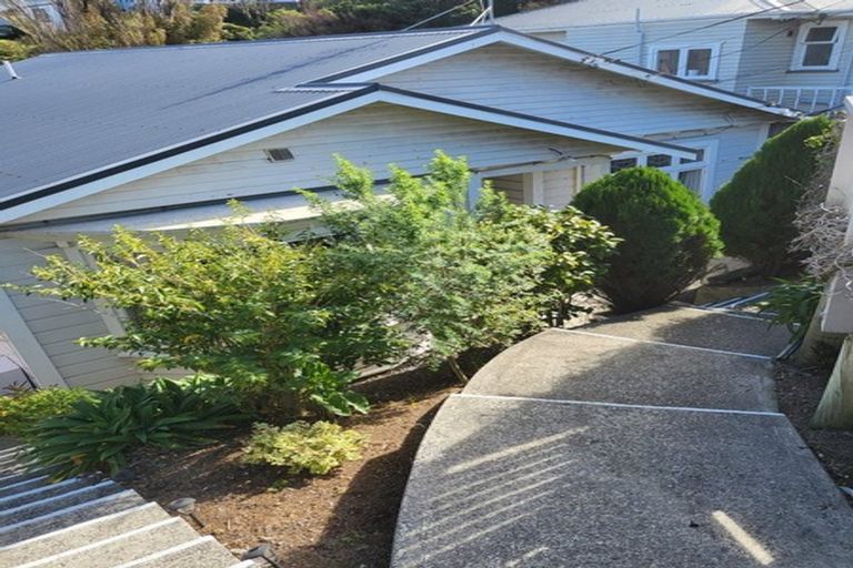 Photo of property in 1-3/100 Overtoun Terrace, Hataitai, Wellington, 6021