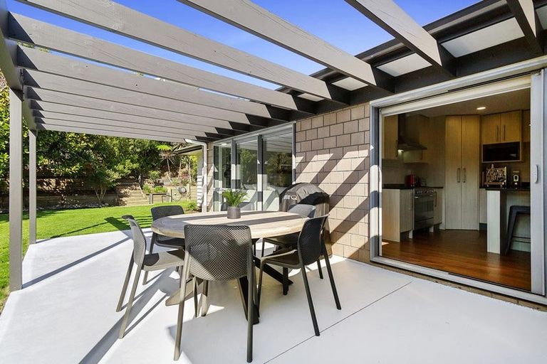 Photo of property in 175 Woodman Drive, Tawa, Wellington, 5028