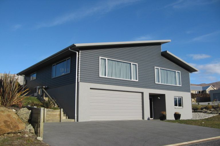 Photo of property in 2 Hogan Lane, Wanaka, 9305