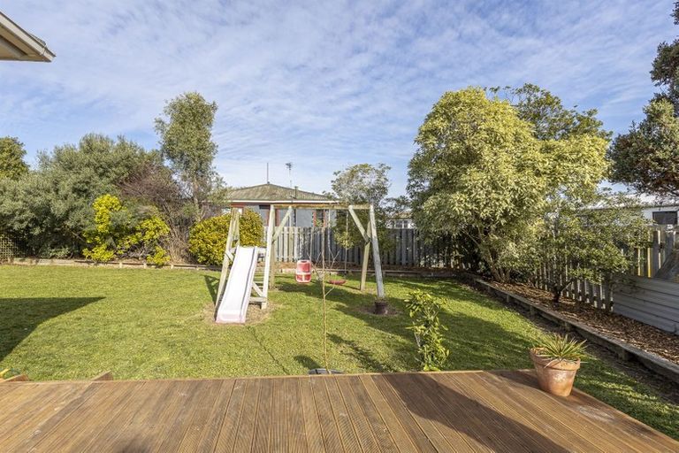 Photo of property in 16 Perrin Place, Kelvin Grove, Palmerston North, 4414