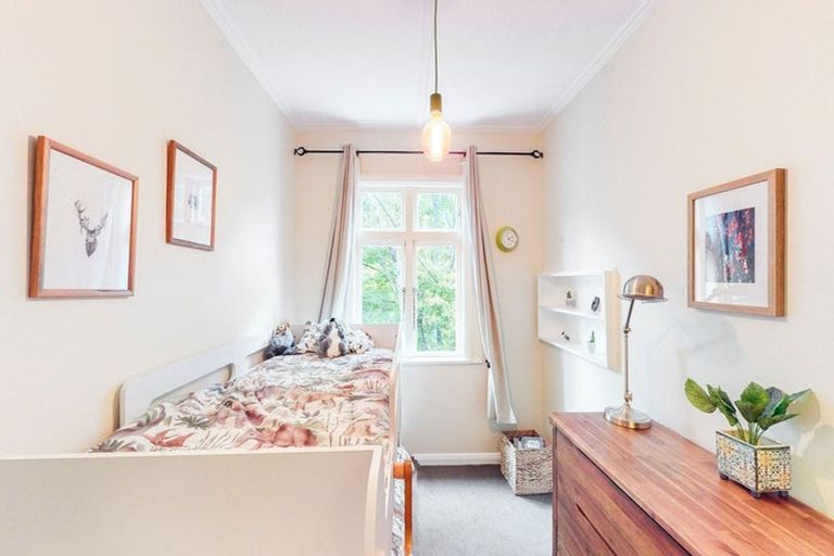 Photo of property in 74 Glenmore Street, Northland, Wellington, 6012