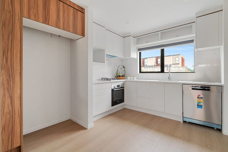 Photo of property in 32 Tapuwae Way, Mangere Bridge, Auckland, 2022