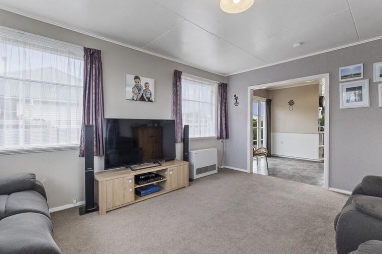 Photo of property in 162 Waihi Road, Hawera, 4610