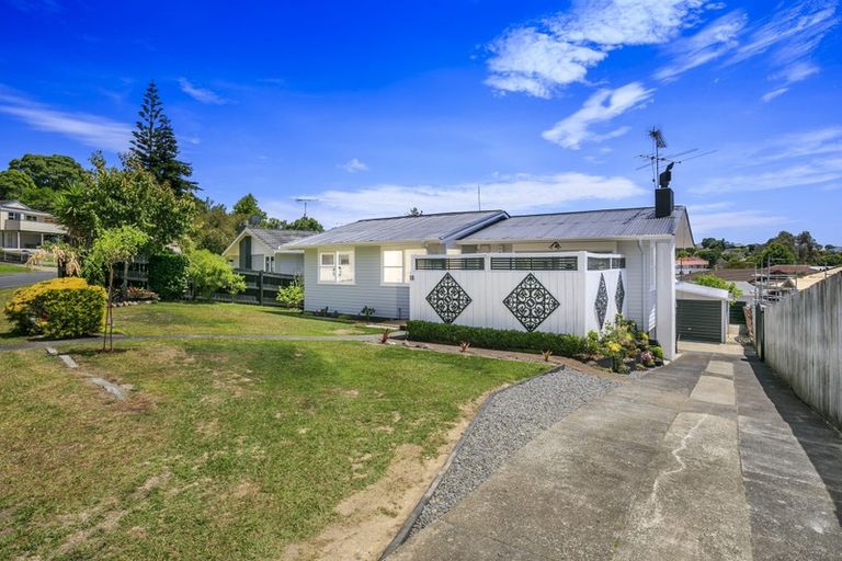 Photo of property in 18 Hatherlow Street, Glenfield, Auckland, 0629