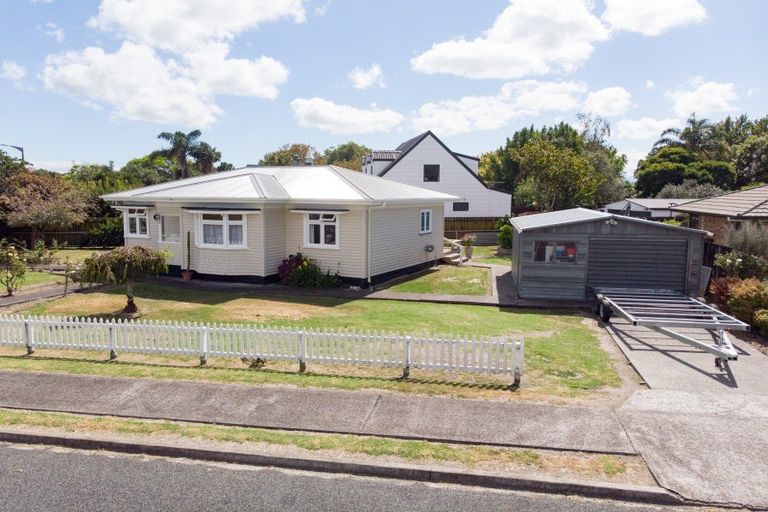 Photo of property in 11 Darlington Street, Ngatea, 3503