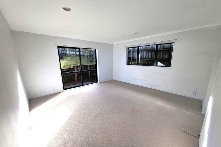 Photo of property in 27 Killygordon Place, Massey, Auckland, 0614