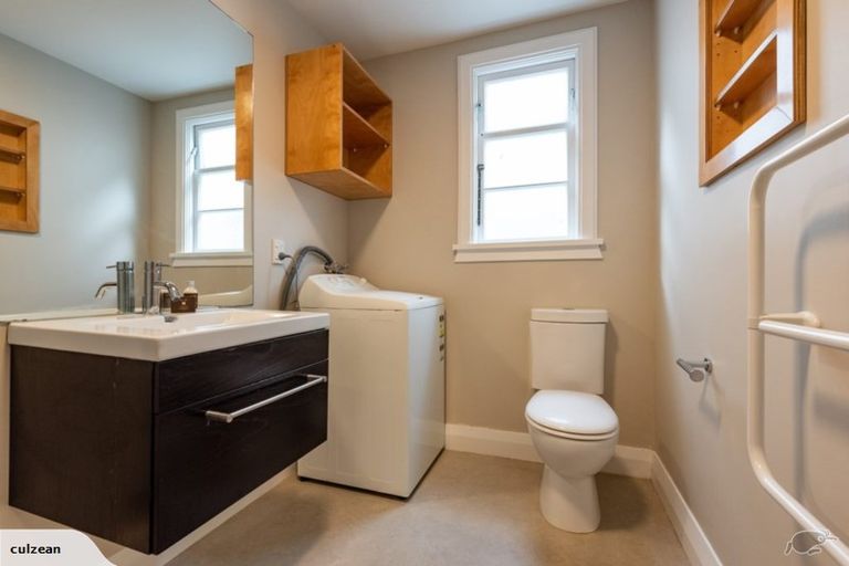 Photo of property in Ionian Flats, 123-125 Brougham Street, Mount Victoria, Wellington, 6011