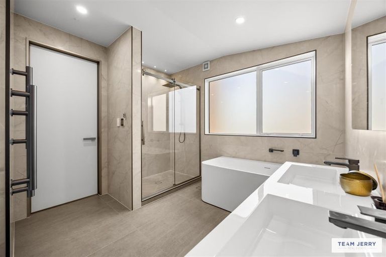 Photo of property in 4 Seawind Way, Hobsonville, 0616