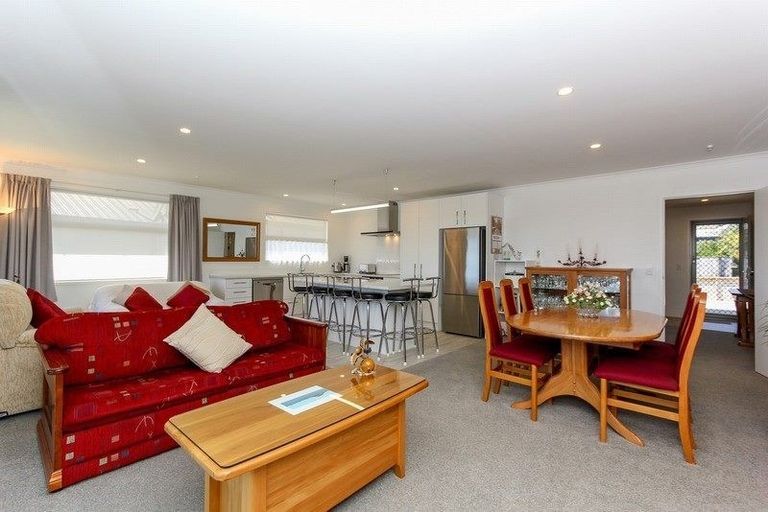 Photo of property in 180 Tukapa Street, Westown, New Plymouth, 4310