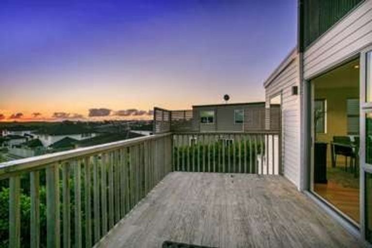 Photo of property in 5 Kilear Close, Pinehill, Auckland, 0632