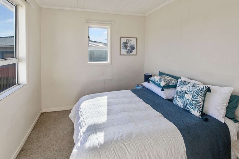 Photo of property in 1 Manuka Street, Castlecliff, Whanganui, 4501