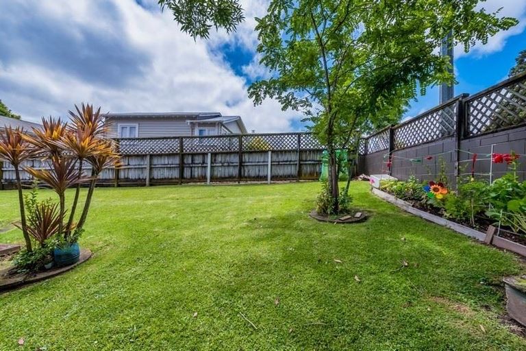 Photo of property in 1/38 Edmonton Road, Henderson, Auckland, 0612