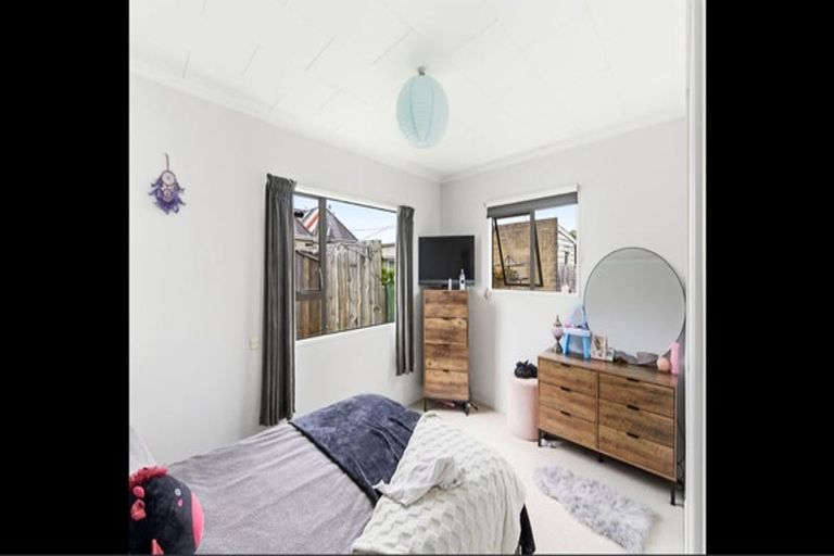 Photo of property in 13c Burns Street, South Dunedin, Dunedin, 9012