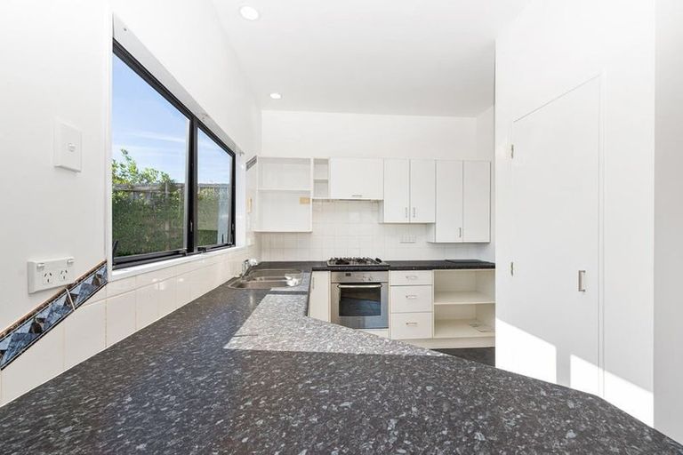 Photo of property in 8 Burgundy Park Avenue, Henderson, Auckland, 0612