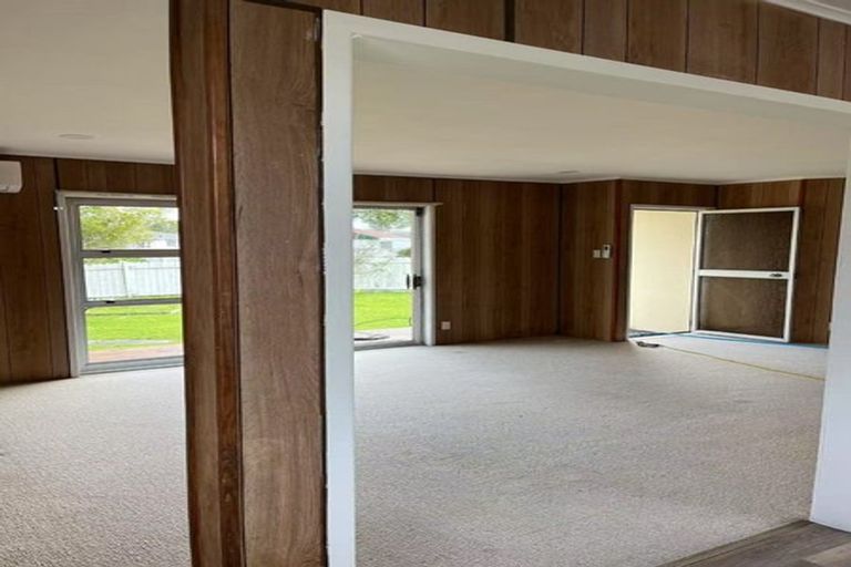 Photo of property in 2 Cranberry Place, Bucklands Beach, Auckland, 2012